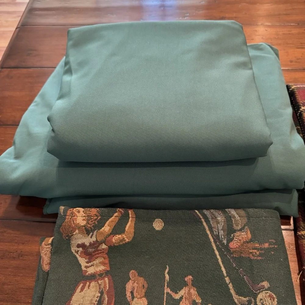 Lot of 5 High-End Tablecloths – 3 LogoSkirt Banquet + 2 Vintage‎ Highland  Golf
